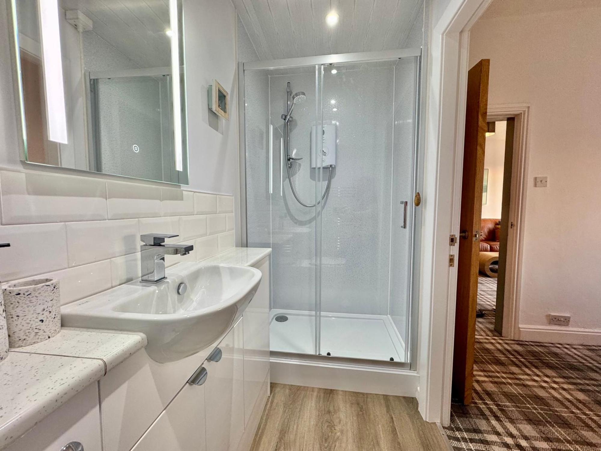 Lagoon View - Sea View- Pet Friendly - 2 Bed Apt - En-Suite Трирддур Экстерьер фото